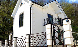 Красавец дом в окружении национального парка