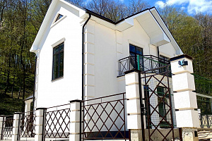 Красавец дом в окружении национального парка