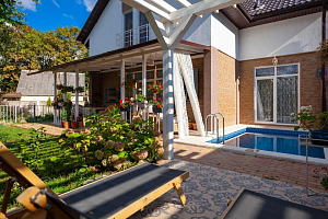 Двухэтажная вилла в средиземноморском стиле с...