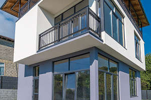 Дом с террасой на крыше и панорамным видом