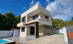 Современный дом в коттеджном поселке