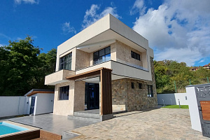 Современный дом в коттеджном поселке