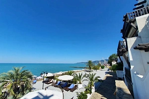 Стены, сохраняющие тепло зимой и прохладу лет...