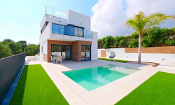 Дом в Адлере с бассейном