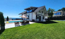 Дом с бассейном и видом на море в элитном рай...