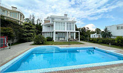 Вилла с ремонтом и мебелью в КП Лазурный бере...