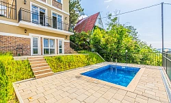 Дом с бассейном в Центральном районе Сочи