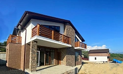 Дом с бассейном