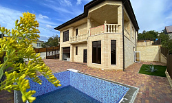 Дом с бассейном