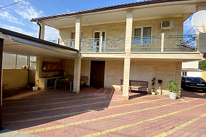 Дом с ремонтом и мебелью в прекрасном зеленом...