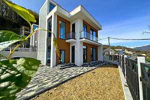 Коттеджный поселок с видом на горы