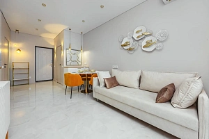 Красивая квартира в доме с бассейном