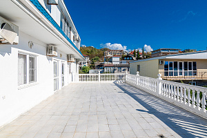 Гостиница в Лоо