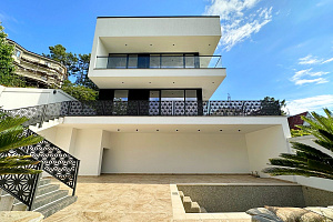 Новый стильный коттедж