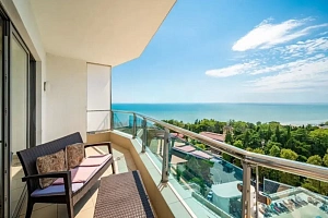 По лунной дорожке в пучине облаков...