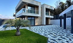 Дом с бассейном