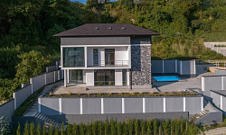 Современный дом для большой семьи