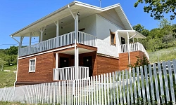 Уютный двухэтажный дом в экопоселке