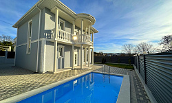 Дом с бассейном в Черешне