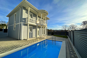 Дом с бассейном в Черешне