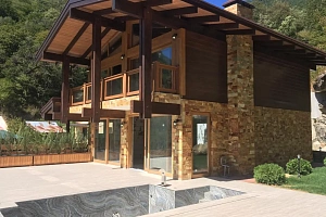 Дом с видом на хребет Аибга