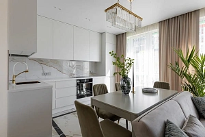 Квартира с новым евроремонтом напротив набере...