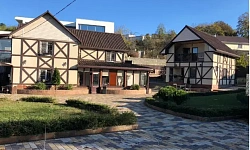 Дом с бассейном