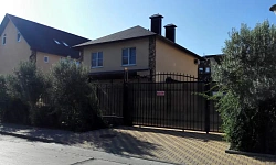 Дом с бассейном 