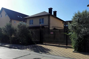 Дом с бассейном 