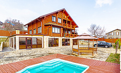 Вилла в Славянском стиле с видом на море и го...