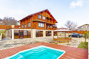 Вилла в Славянском стиле с видом на море и го...