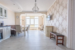 Квартира с видом на морской порт