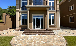 Дом с видом на горы 