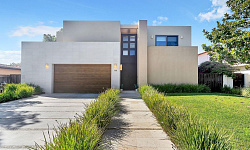 Дом с ремонтом, бассейном в Сочи